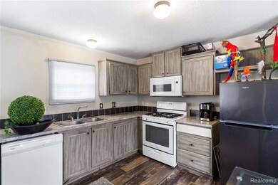 75 Woodridge Ct, White Lake, MI 48386 - photo 5