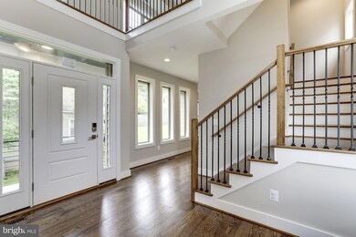 7009 Haycock Rd, Falls Church, VA 22043 - photo 4