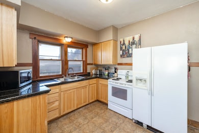 6104 N Stevens St, Spokane, WA 99205 - photo 3