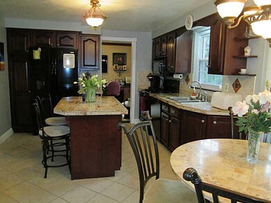 Kitchen. MODERN EAT-IN-KITCHEN COMPLETE W GRANITE 