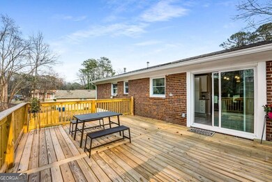 Huge NEW deck off dining area makes outdoor entert