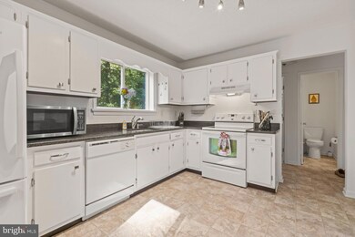 23364 Black Oak Ct, California, MD 20619 - photo 2