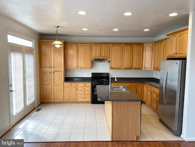 5633 Sheals Ln, Centreville, VA 20120 - photo 5