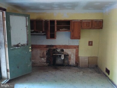 4433 Eldone Rd, Baltimore, MD 21229 - photo 5