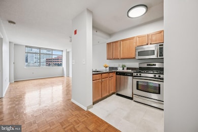 Crescent Plaza Condominium unit 814, Chevy Chase, MD 20815 - photo 3