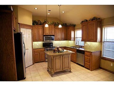 1104 Lanie Ln, Moore, OK 73160 - photo 6