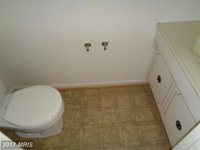 7003 Cipriano Woods Ct, Lanham, MD 20706 - photo 3