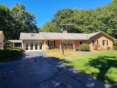 733 Morning Star Rd, Appomattox, VA 24522 - photo 3