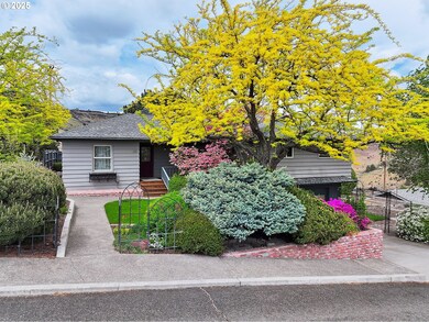 412 Lloyd Ave, Maupin, OR 97037 - photo 2