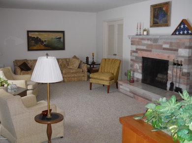 Spacious Living Room/Formal Dining