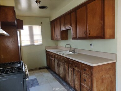 13092 Maclay St, Sylmar, CA 91342 - photo 6