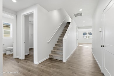 Entry to Laundry and Powder Bath