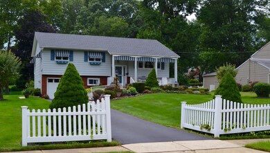 12 Heather Dr, Manalapan, NJ 07726 - photo 2