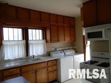 811 Grand Ct, Davenport, IA 52803 - photo 6