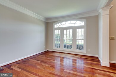 8886 Crosspointe Glen Way, Lorton, VA 22079 - photo 5