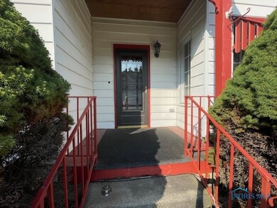 SIDE PORCH