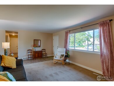 Front living room w/west-facing window