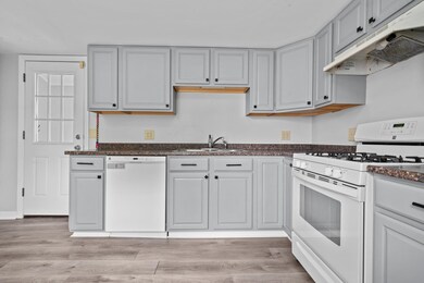 54 Chandler St, Nashua, NH 03064 - photo 7