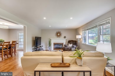 3301 Longbranch Dr, Falls Church, VA 22041 - photo 7