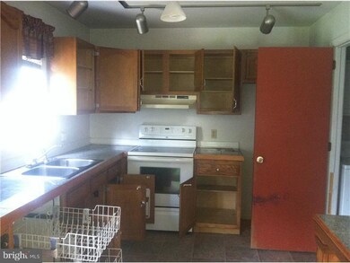 402 Washington Blvd, Womelsdorf, PA 19567 - photo 3