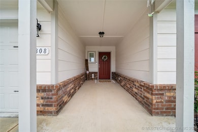COZY ENTRY WAY