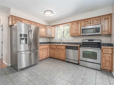 34 Hampton Dr, Nashua, NH 03063 - photo 2