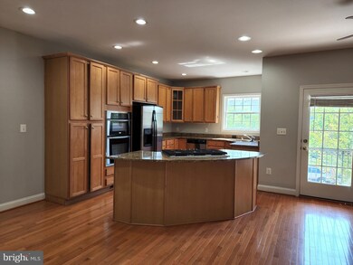 25819 Mews Terrace, Chantilly, VA 20152 - photo 2