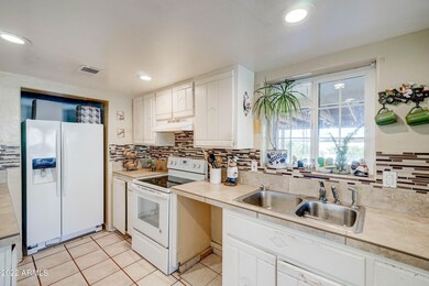 582 S Main Dr-7