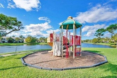 5219 Palmbrooke Cir, West Palm Beach, FL 33417 - photo 3