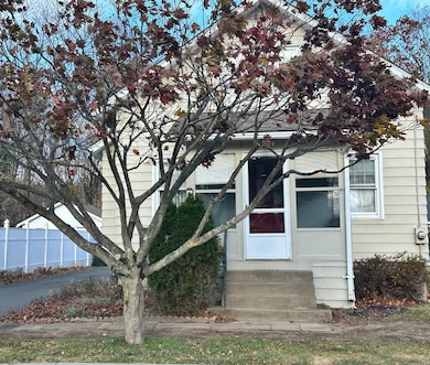 14 Seymour Rd, Windsor Locks, CT 06096 - photo 2