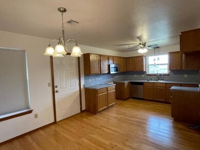 1010 Burning Wood Dr, Shawnee, OK 74804 - photo 4