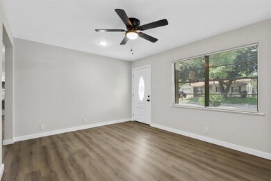 720 Shady Ln, Hurst, TX 76053 - photo 4