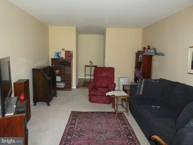 9802 Kingsbridge Dr unit 202, Fairfax, VA 22031 - photo 5