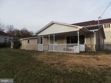 267 Ewing St, Berkeley Springs, WV 25411 - photo 2