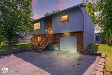 01-Exterior Front_MAX0422 - Twilight_GLO