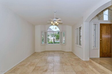14229 N 16th Pl-large-007-5-Living Room-