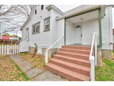 518 W 8th St, the Dalles, OR 97058 - photo 3