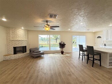 15714 Torry Pines Rd, Houston, TX 77062 - photo 4