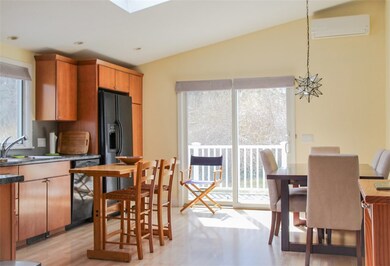 72 Maple Ln, Bristol, RI 02809 - photo 4