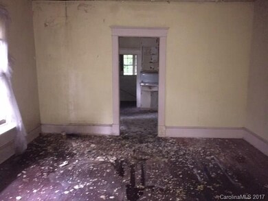 722 E Broad St, Statesville, NC 28677 - photo 4