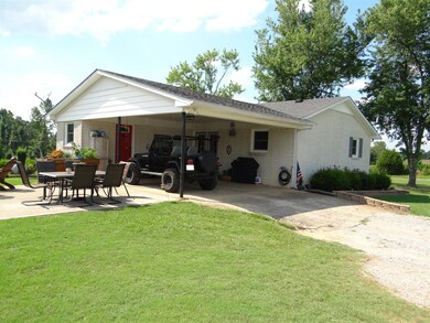 Great yard for entertaining.