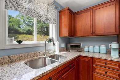 79 Watson St, Nashua, NH 03064 - photo 3