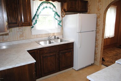 28 Stanton St, Honesdale, PA 18431 - photo 3