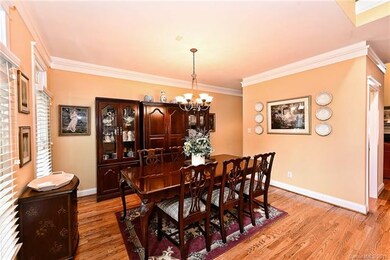 Dining room with seating for 10!