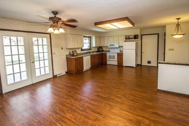 Dining Area & Kitchen