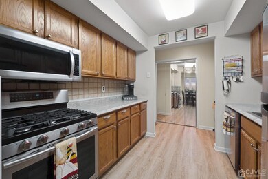 A Alpine Way unit 2661, Woodbridge, NJ 07095 - photo 4