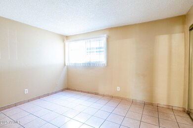 819 S Stapley Dr unit 3, Mesa, AZ 85204 - photo 4