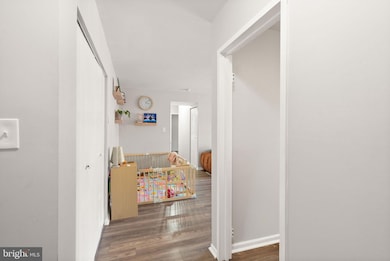 9728 Kingsbridge Dr unit 302, Fairfax, VA 22031 - photo 5