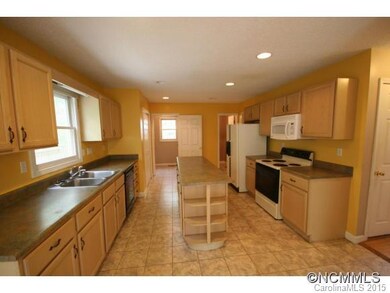 81 Forest Lake Dr, Asheville, NC 28803 - photo 2