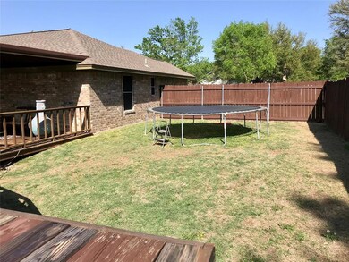 349 Huggins Dr, Springtown, TX 76082 - photo 4